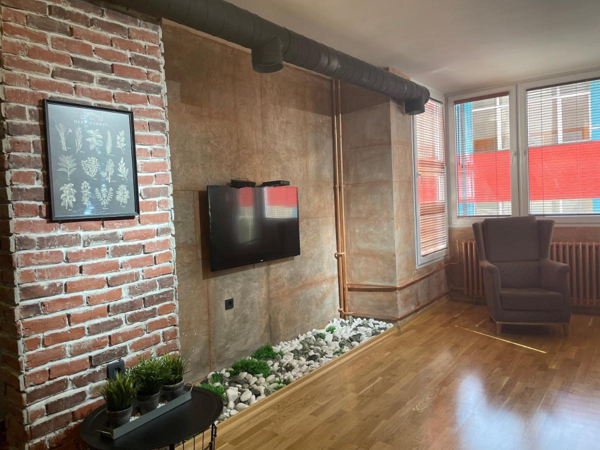 Industrial Magic On Pedestian Zone Apartment Skopje Bagian luar foto